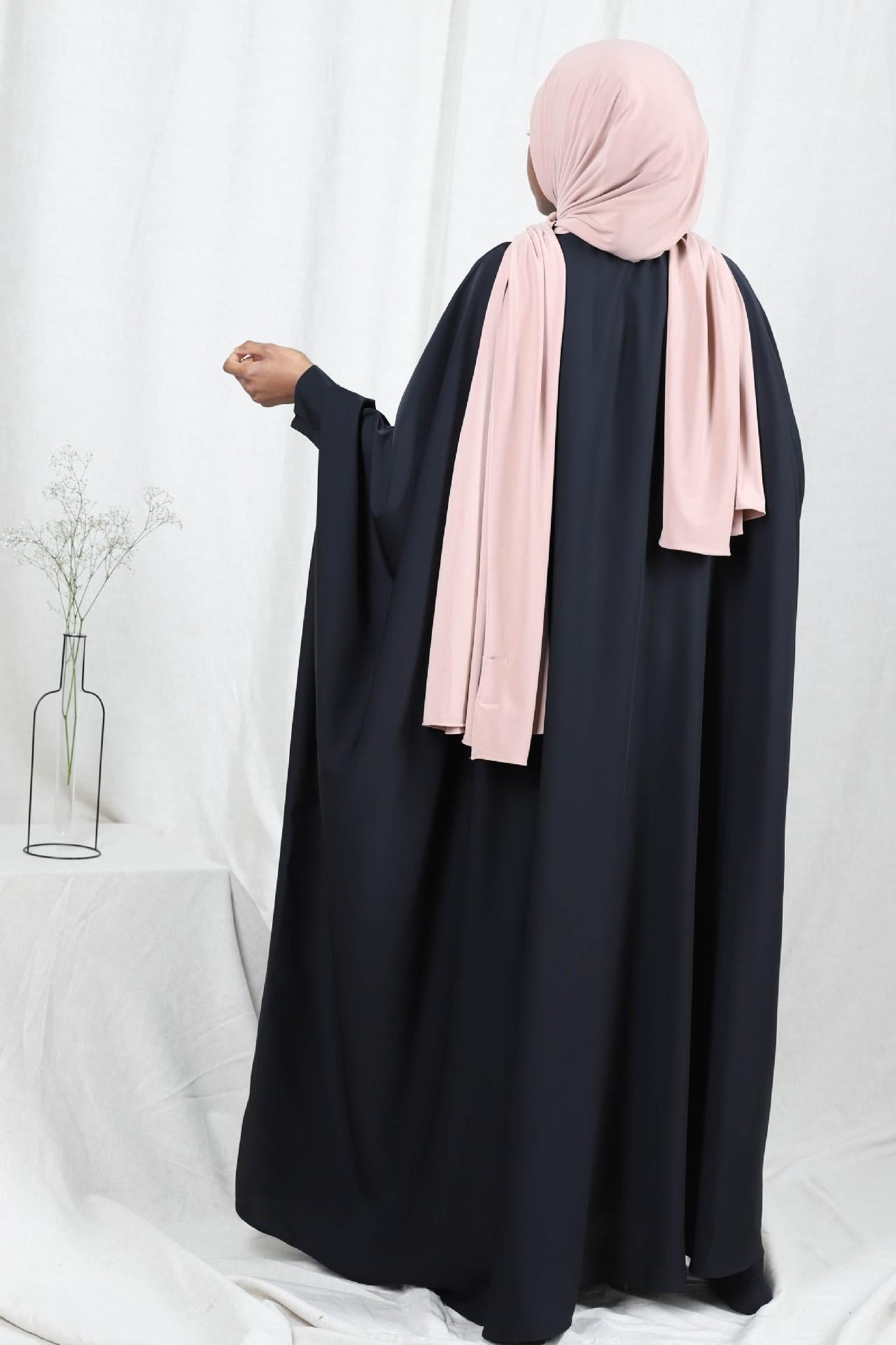 HS0195 رداء ذو ​​حاشية كبيرة بلون سادة وأكمام خفاش