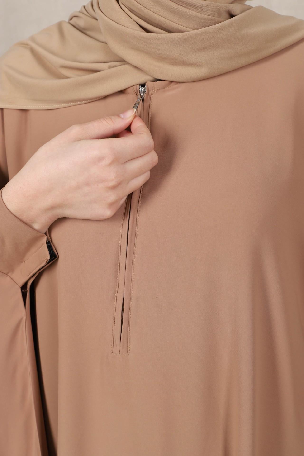 HS0195 رداء ذو ​​حاشية كبيرة بلون سادة وأكمام خفاش