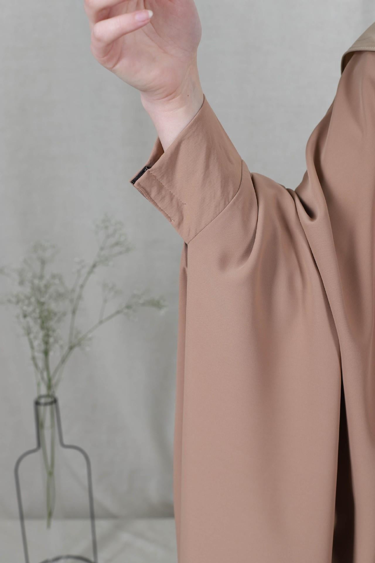 HS0195 رداء ذو ​​حاشية كبيرة بلون سادة وأكمام خفاش